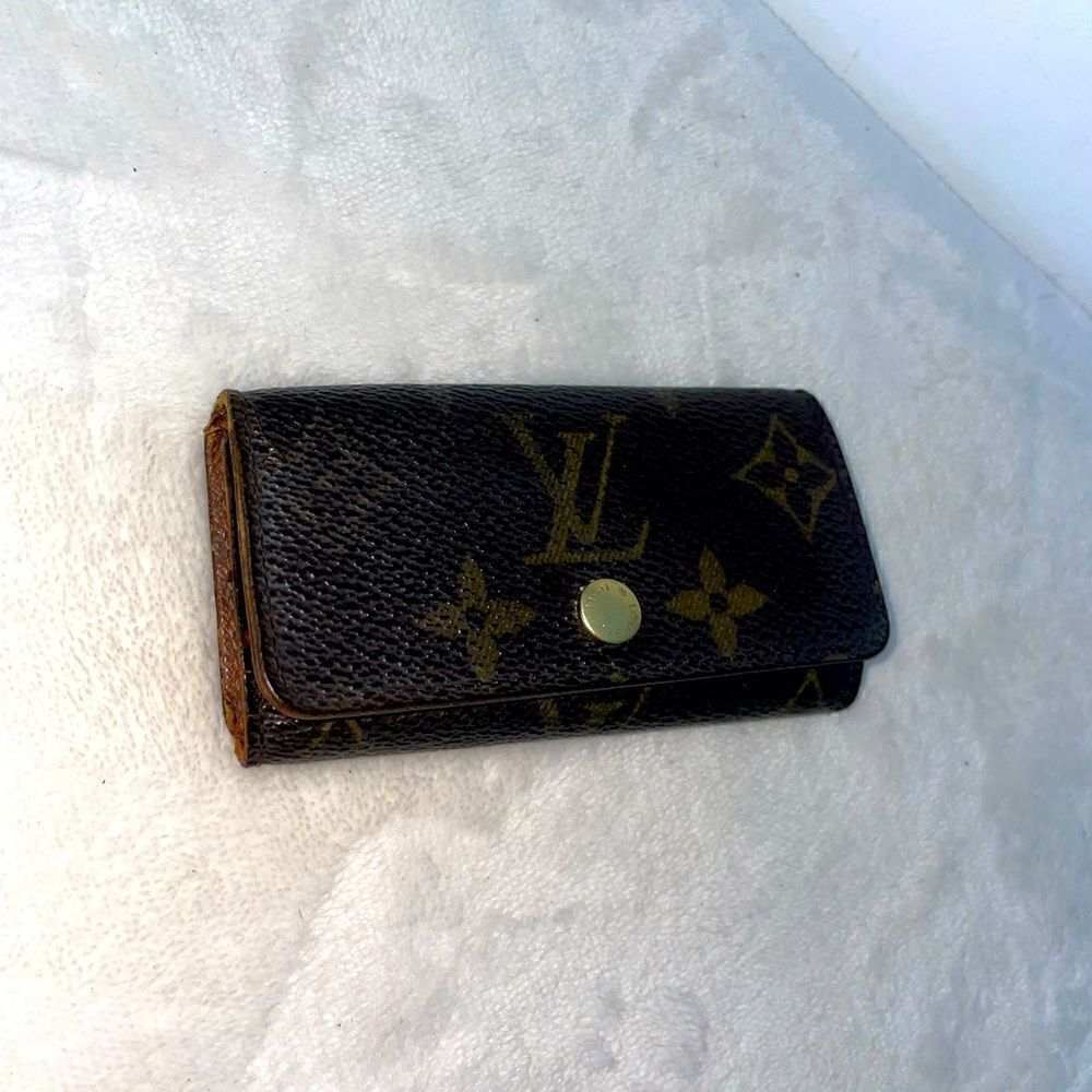 Authentic Louis Vuitton 4 Key Wallet